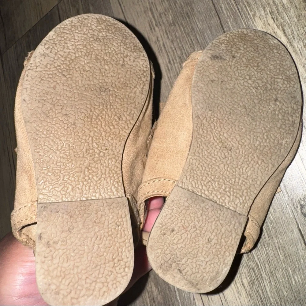 Crazy 8 Tan Fringe Kids Sandals